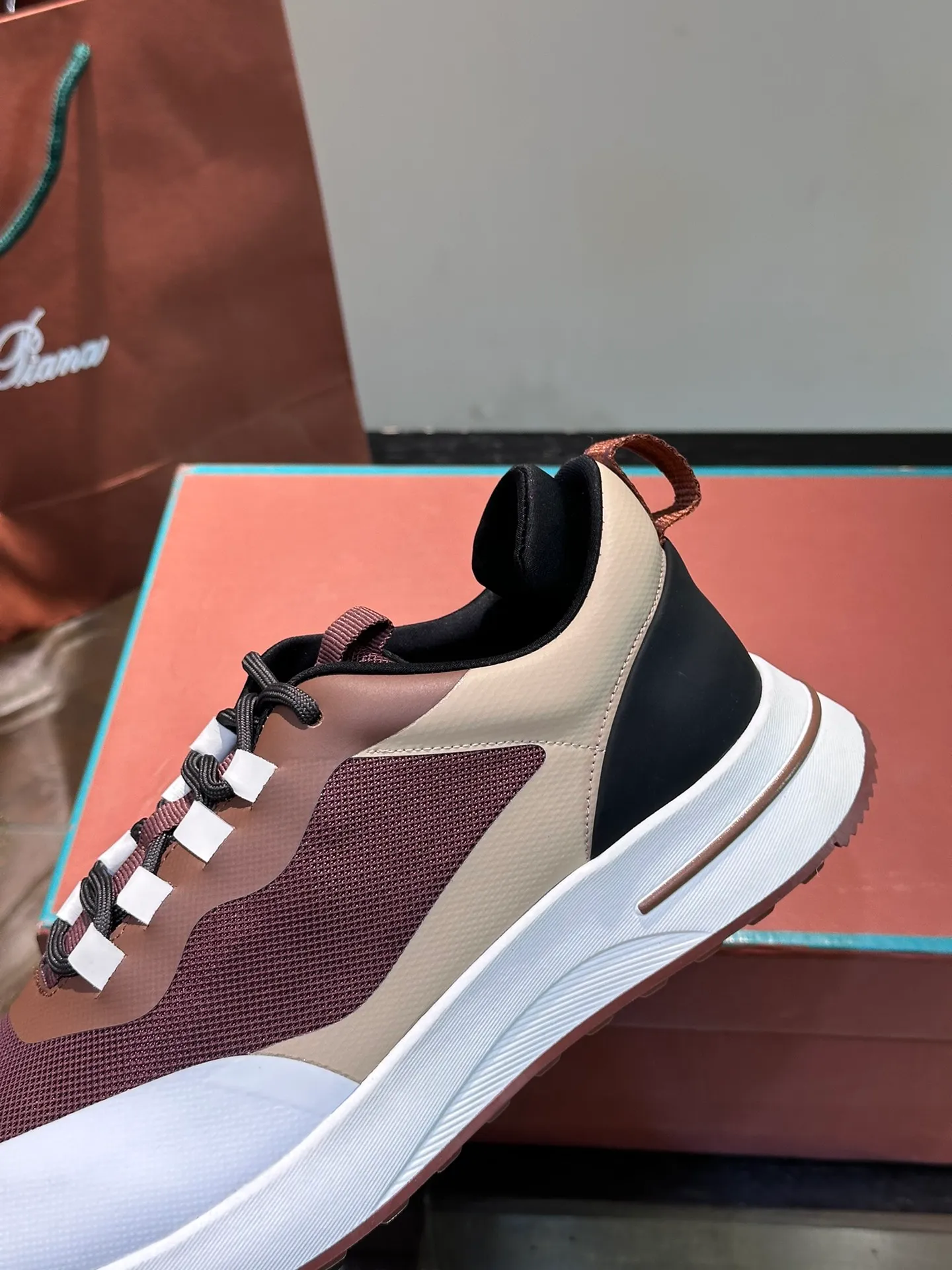 Factory price: 540💰Loro men's shoes💰iana niche Loro classic jogging shoes, men's lace-up casual shoes and sneakers, high-quality lightweight and comfortable fabrics, suitable for outdoor leisure, the color scheme is young and energetic, and it looks great with sportswear or casual suits! Size: 39-45 (46 customized)
